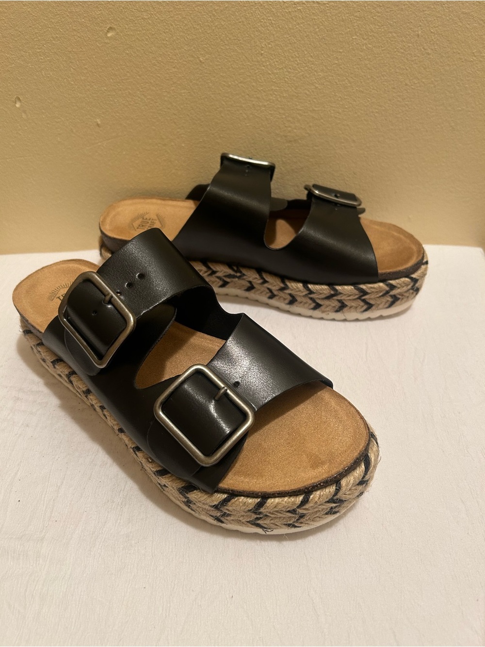 True Craft Black Double-Buckle Espadrille Platform Sandals
